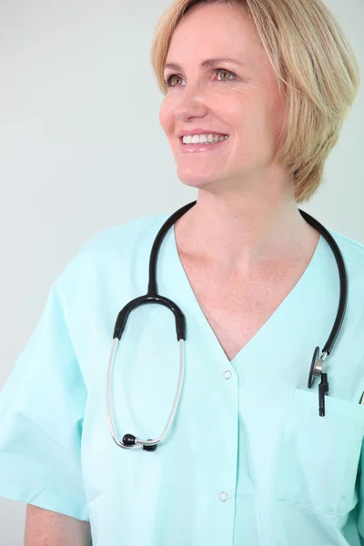 Медсестра улыбается — стоковое фото