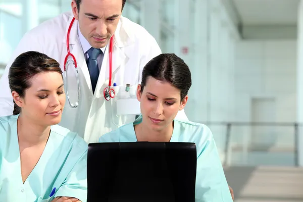 Doctor with his assistants — Stock Photo, Image