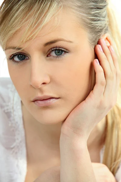 Headshot blond modell — Stockfoto
