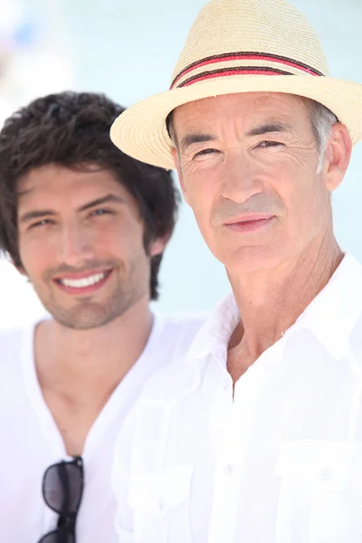 Πατέρας και γιος στην παραλία — Φωτογραφία Αρχείου