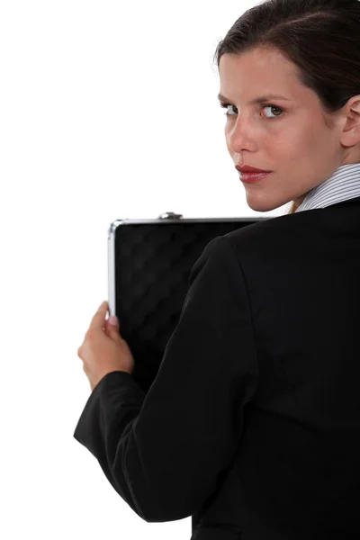 Mujer de negocios abriendo un maletín — Foto de Stock