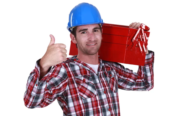 Handyman carregando caixa de ferramentas no ombro e dando o sinal verde — Fotografia de Stock