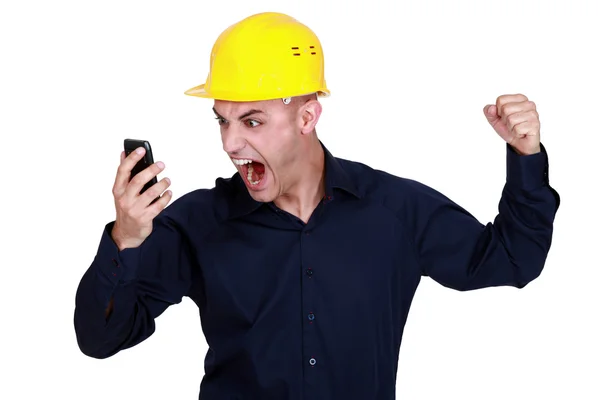 Lavoratore arrabbiato con cellulare — Foto Stock