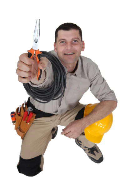 Elettricista con pinze — Foto Stock