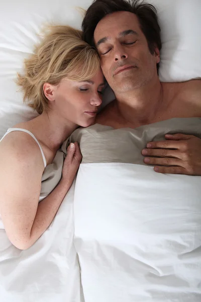 Manžel a manželka spí — Stock fotografie