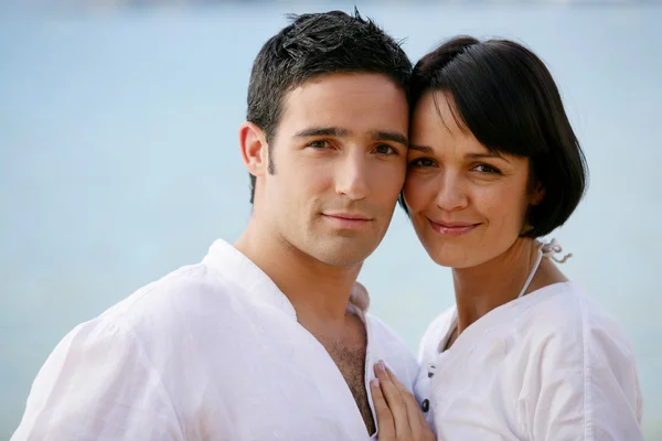 Paar dragen witte kleding — Stockfoto