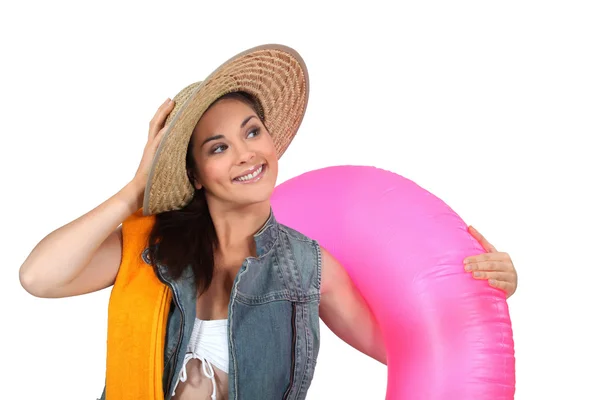 Pretty girl going to the beach — Stock Photo, Image