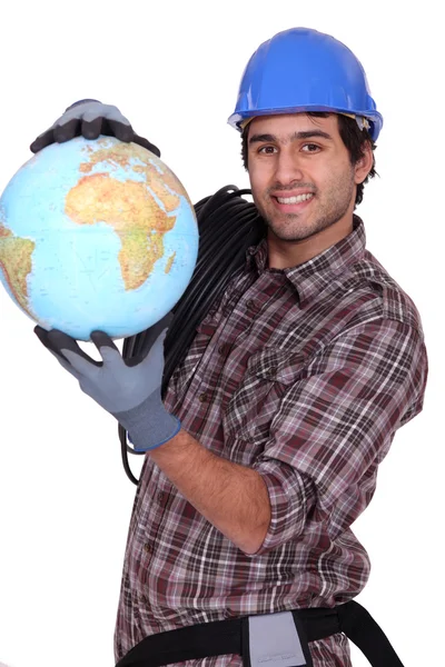 Elektricien met een globe — Stockfoto