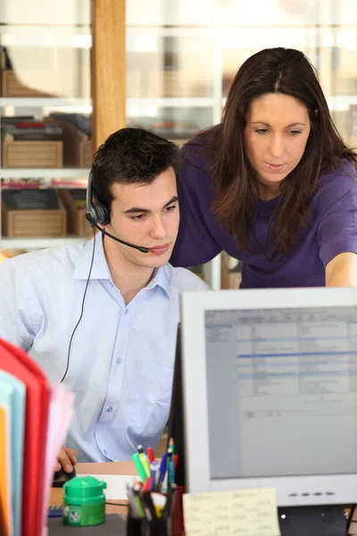 Teleoperator working in a call center — Stock Photo, Image