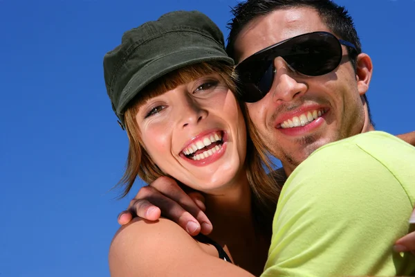 Couple hugging outdoors — Stock Photo, Image