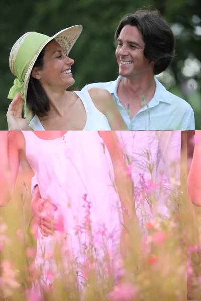 Um casal caminhando em um campo floral — Fotografia de Stock