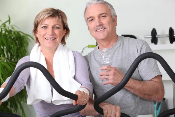 Couple working out together — Stock Photo, Image