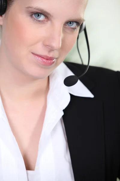 Ärztliche Sekretärin mit Headset — Stockfoto