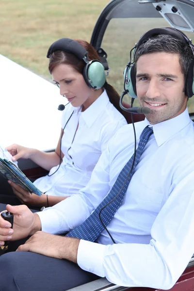 Couple sitting in the cockpit of a light aircraft — Stock Photo, Image