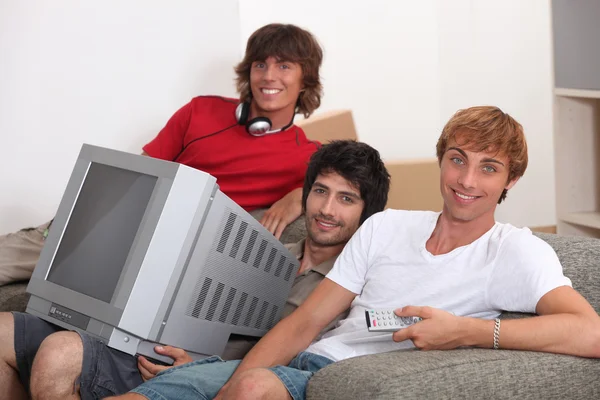 Retrato de 3 companheiros de apartamento — Fotografia de Stock
