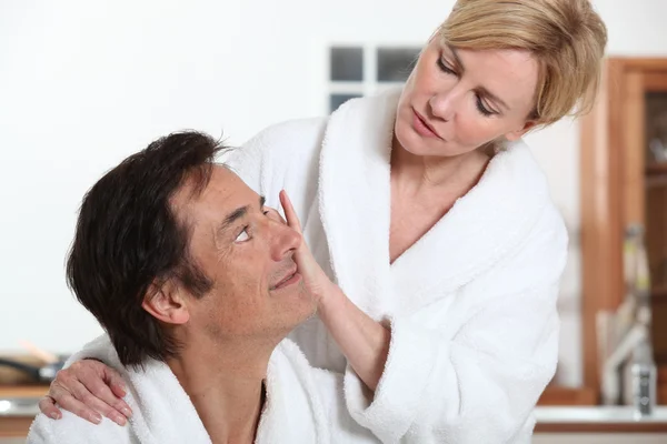 Portrait of a couple in robes — Stock Photo, Image