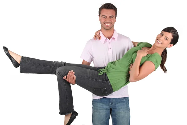 Mann bærer kvinne – stockfoto