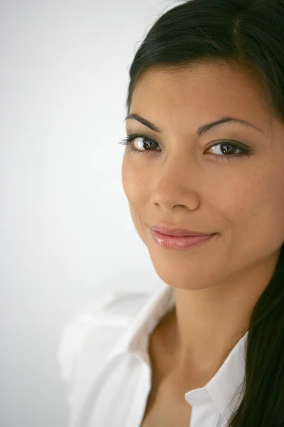 Porträtt av en latinamerikansk kvinna — Stockfoto