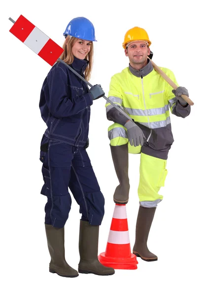 Un par de trabajadores de la carretera . — Foto de Stock