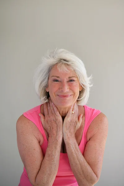 Mujer mayor sonriendo — Foto de Stock