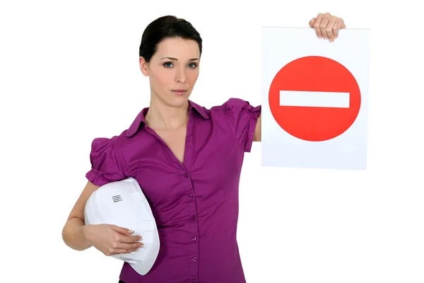 Woman holding a no entry sign — Stock Photo, Image