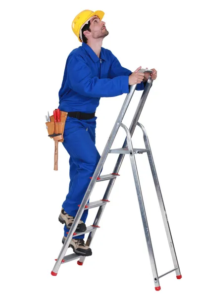 Trabalhador em uma escada rolante — Fotografia de Stock