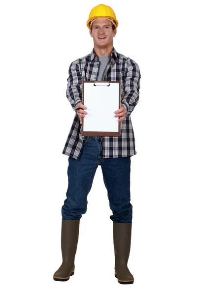 Construction worker holding clip-board — Stock Photo, Image