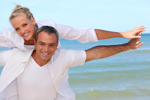 Couple by the sea Royalty Free Stock Images