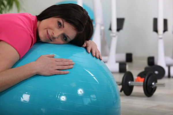 Woman doing exercises with a ball — Stock Photo, Image
