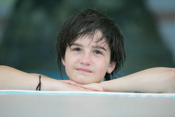 Girl in a swimming pool — Stock Photo, Image