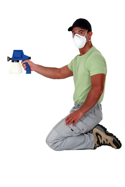Homem segurando pulverizador de tinta — Fotografia de Stock