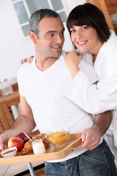 Портрет пары за завтраком — стоковое фото