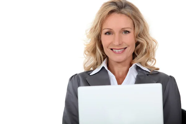 Portrait of blonde woman with computer — Stock Photo, Image