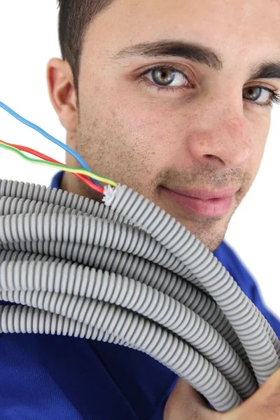 Eletricista com um carretel de fios — Fotografia de Stock