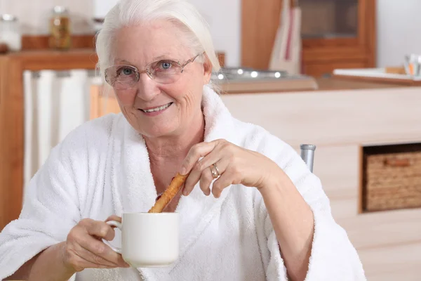 Senior woman having breakfast — Stock Photo, Image