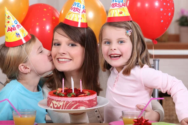 Geburtstagsparty für kleines Mädchen — Stockfoto