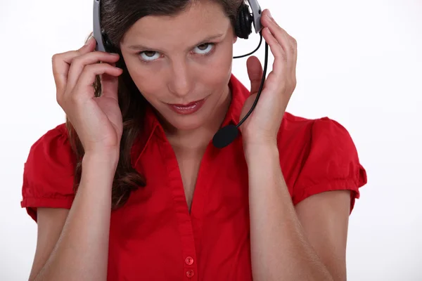 Donna con un auricolare telefonico — Foto Stock