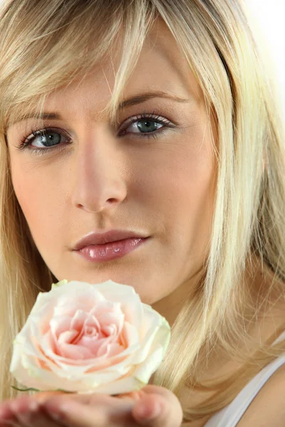 Blonde woman with rose in hand — Stock Photo, Image