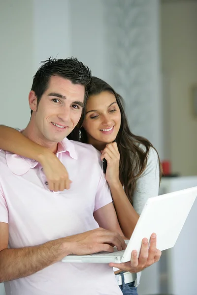 Couple stood with laptop — Stock Photo, Image