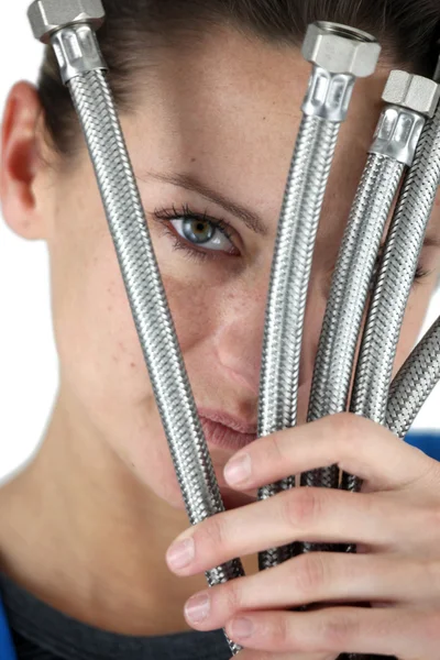 Fontanero con tubos de acero flexibles —  Fotos de Stock
