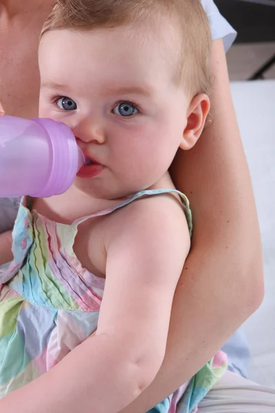 Baby drinking water — Stock Photo, Image