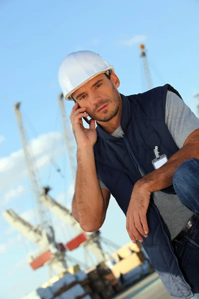 Hombre en una plataforma petrolífera — Foto de Stock