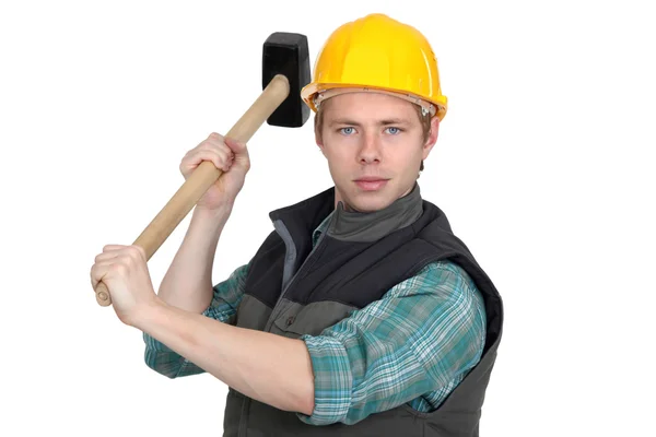 Um trabalhador manual com uma marreta . — Fotografia de Stock