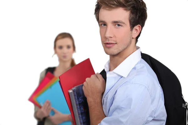 Två studenter bära skolarbete — Stockfoto