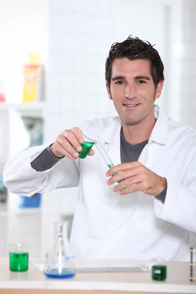 A scientist working in a lab — Stock Photo, Image