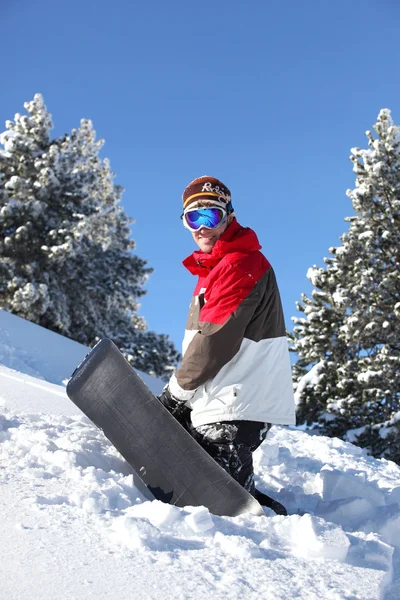 Człowiek na snowboardzie — Zdjęcie stockowe