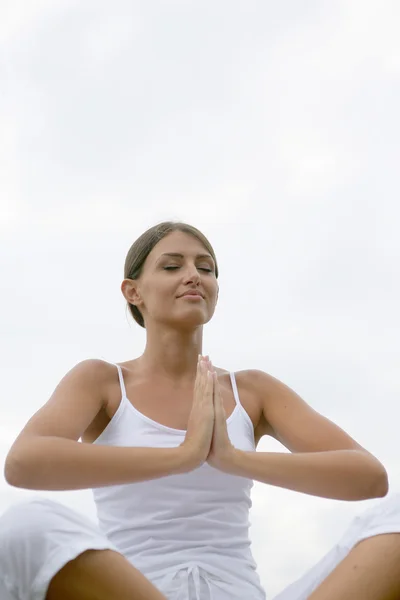Açık havada meditasyon kadın — Stok fotoğraf