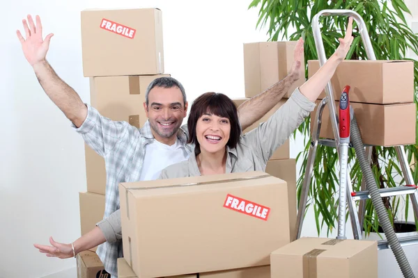 Excited couple on moving day — Stock Photo, Image