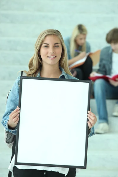 Estudante e cartaz branco — Fotografia de Stock