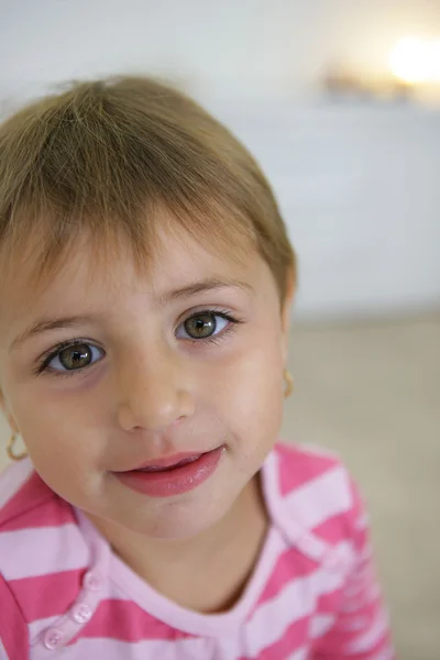 Porträtt av ett litet barn — Stockfoto